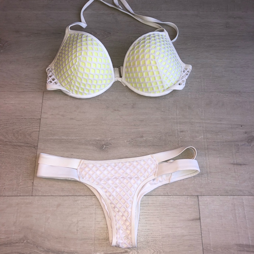 Victoria secrets bikini 👙